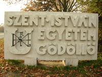 A Szent István Egyetem kő névtáblája